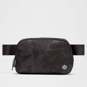 lululemon athletica Men's Black Camo Belt Bag